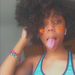 Meet your Posher, Alexis